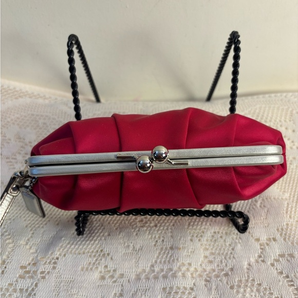 Coach Vibrant Magenta Satin & Silver Frame Kiss-lock Coin Wristlet - Picture 3 of 10